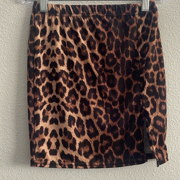 Nasty Gal Leopard Print Mini Skirt Size 2 - Picture 1 of 4